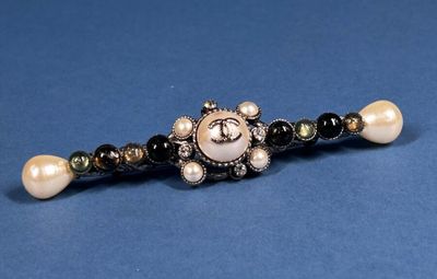 a close up of a beaded bracelet with pearls on it