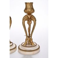 PAIRE DE PETITS BOUGEOIRS LOUIS XVI en bronze doré et marbre… (photo 2)