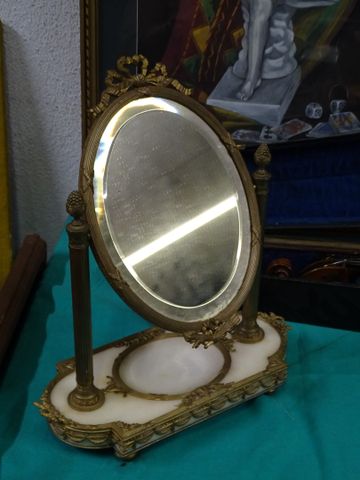 Psyché de table en marbre blanc et laiton de style Louis XVI