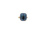 une image représentant une bague avec une pierre bleue au centre