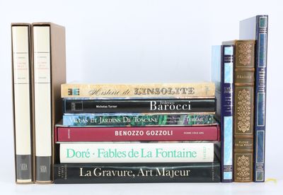 un grand nombre de livres empilés les uns sur les autres