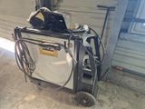 l'image d'une machine dans un garage