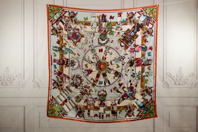 une photo d'un patchwork accroché au mur