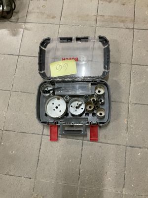 une boîte à outils qui contient tout un tas d'outils