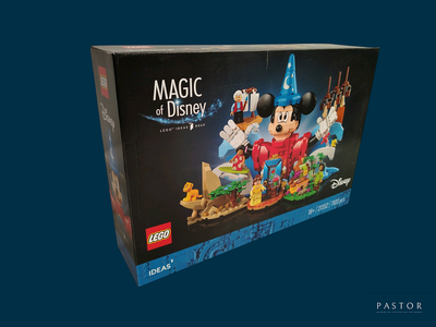 Ensemble de figurines Mickey Mouse présentées dans une boîte sur fond bleu