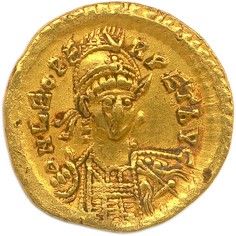 une pièce d'or à l'effigie d'un homme coiffé d'une couronne