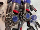 a lot of vacuums that are on the table