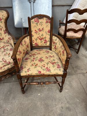 deux chaises avec rembourrage floral rembourrage rembourrage rembourrage rembourrage rembourrage rembourrage rembourrage