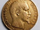 gros plan d'une pièce d'or sur laquelle figure le visage d'un homme