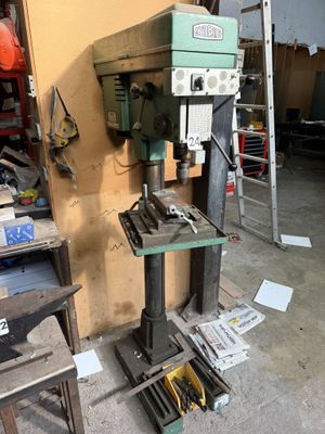 a machine that is sitting on a table in a garage