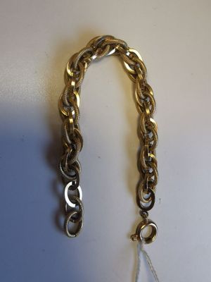 Bracelet en jaune 18K à mailles lisses et ciselées entrelacé…