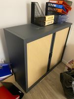 Un mobilier de bureau en mélaminé façon bois, avec plateau d… (photo 4)