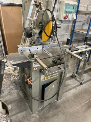 l'image d'une machine installée dans une pièce