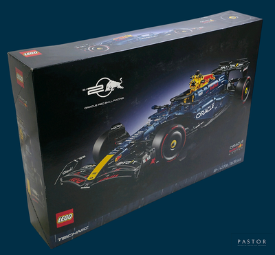 une boîte noire contenant une voiture de course Red Bull