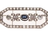 une broche Art déco en saphir et diamants