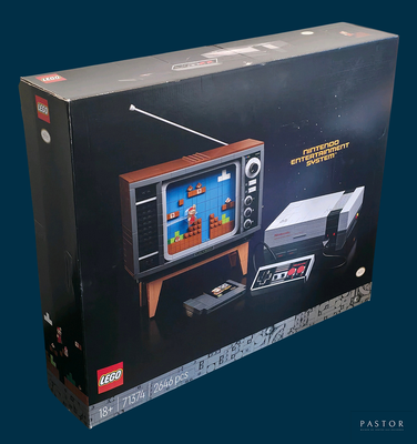 une boîte contenant un téléviseur Lego
