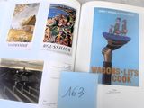 un livre sur lequel figurent des photos de différentes personnes