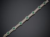 un bracelet d'émeraudes et de diamants