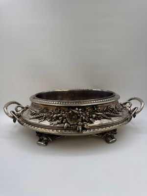 CHRISTOFLE Importante jardinière et sa doublure en bronze ar…