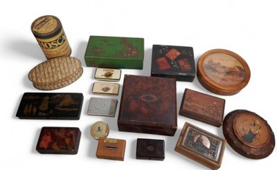 Important lot de boîtes : - Boîte à placage de ronce et incr…