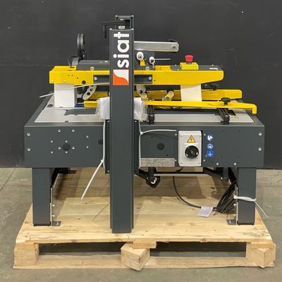 une photo d'une machine posée sur une palette