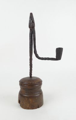 une image représentant un porte-pipe sur lequel est posé un pipe