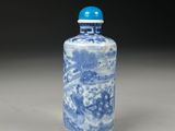a blue and white porcelain snuff bottle with a blue lid