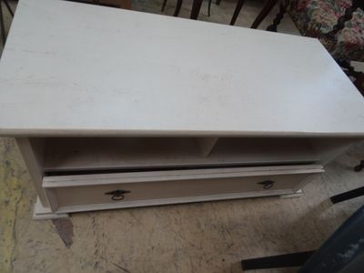 Une table basse pour hifi ou télévision