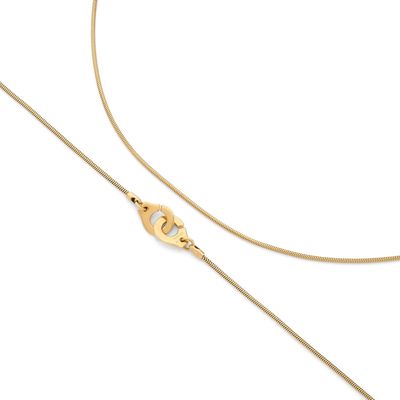 un collier en or avec un pendentif en forme de cœur au bout d'une chaîne