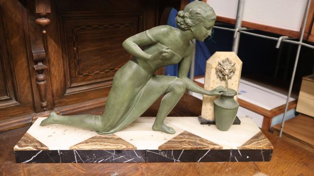 Sculpture en régule sur socle marbre H : 32 x 51 