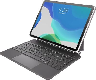 un gros plan d'un ordinateur portable sur lequel est posé un clavier