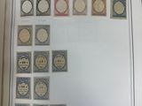 un livre sur lequel figurent des images de différents timbres