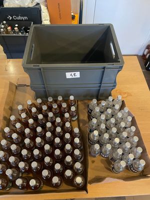 30 bouteilles de gin et 58 bouteilles de pastiche petite bou… - Photo 1