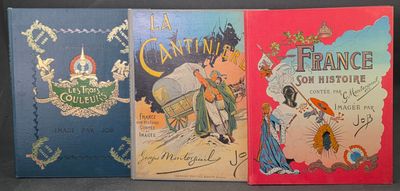 trois livres sont alignés sur une table