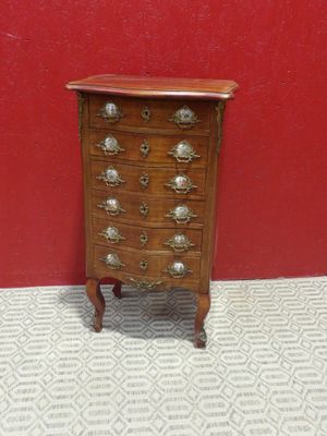 commode miniature pour maison de poupées, avec des tiroirs de chaque côté