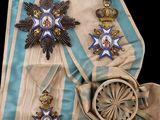 un gros plan sur un tissu rayé bleu et blanc orné d'une étoile
