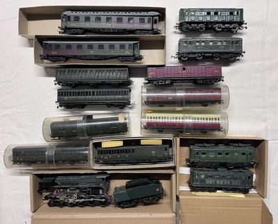 Divers fabricants lot de maquettes montées et autres  dont 4 BB SNCF,  - Photo 1