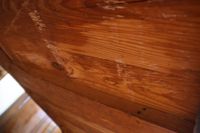 Bureau plat en bois fruitier sur bâti sapin mouluré. (photo 6)