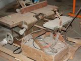 a machine that is sitting on a pallet in a room