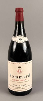 une bouteille de vin posée sur une table