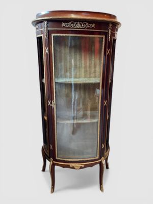 VITRINE, façade galbée, ouvrant par une porte vitrée - Photo 1