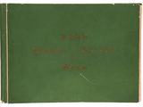 un livre vert avec une inscription rouge sur la couverture