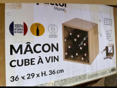 une boîte en carton contenant plusieurs bouteilles