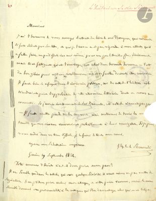 un vieux document écrit posé sur une table