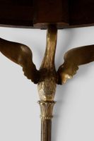 Gueridon tripode en placage d'acajou et bronze d'ornement, l… (photo 4)