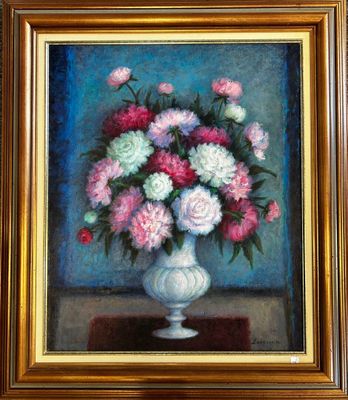 un tableau représentant des fleurs roses et blanches dans un vase blanc