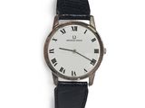 une image représentant une montre-bracelet avec des chiffres romains sur fond blanc