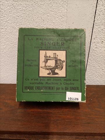 SINGER. Petite machine à coudre n°20, pour enfant