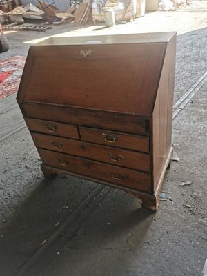 1 bureau secrétaire à abattant en bois ouvrant en façade à 4…