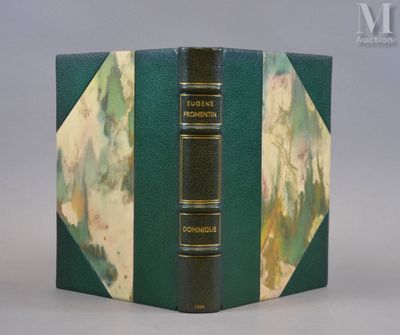 un livre à la couverture verte et aux bords dorés